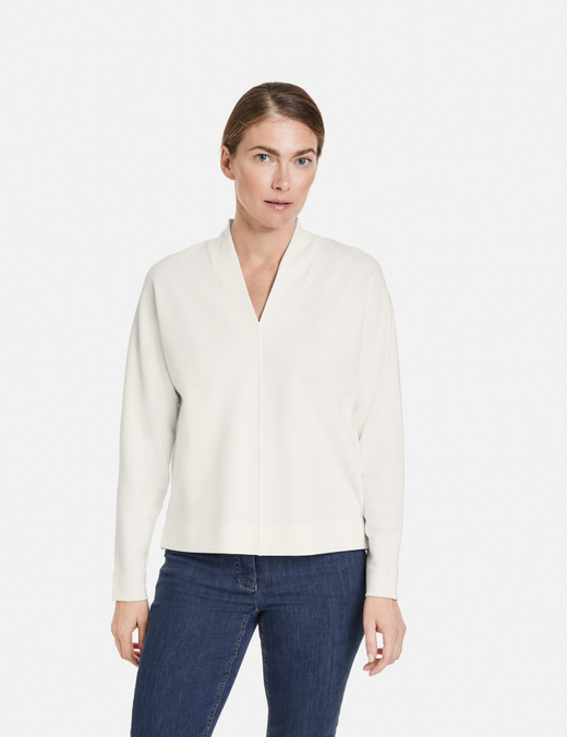 Джемпер с V-образным вырезом