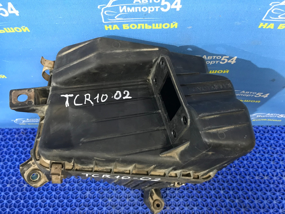 Корпус воздушного фильтра TOYOTA ESTIMA 1999