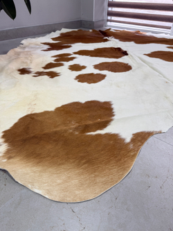Коровья шкура на пол натуральная. 200 х 190 см