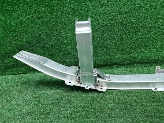 Усилитель передний BMW I7 G70 (2022-н.в.)