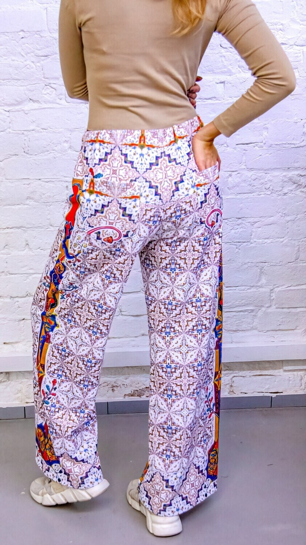 Комплект (зип худи и брюки) "Лабиринт", по мотивам Псалтири Латтрелла (Luttrell Psalter) и средневековых буквиц