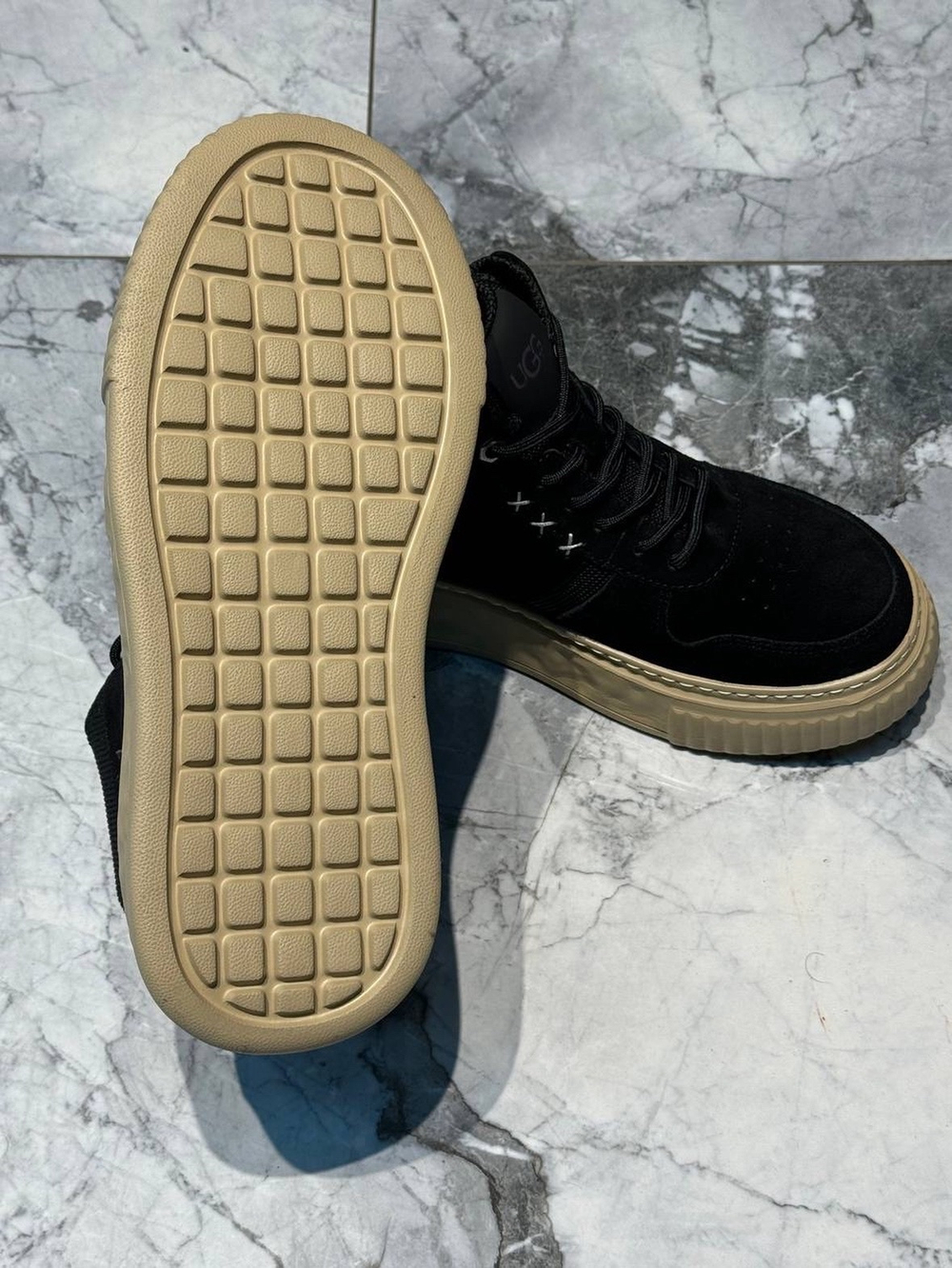 UGG
