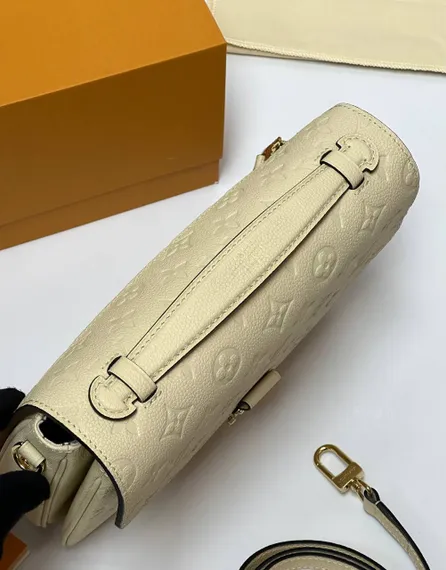 Сумка Louis Vuitton Pochette Metis кремовый