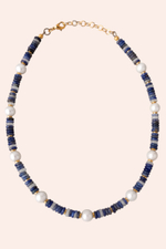 Ожерелье из пресноводного жемчуга и синего содалита