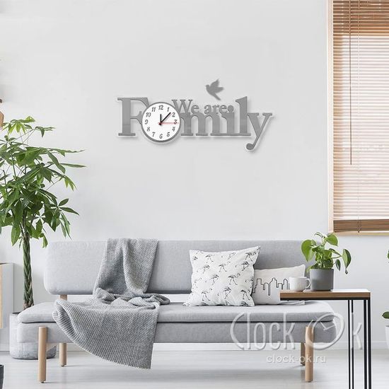 Настенные часы We are family