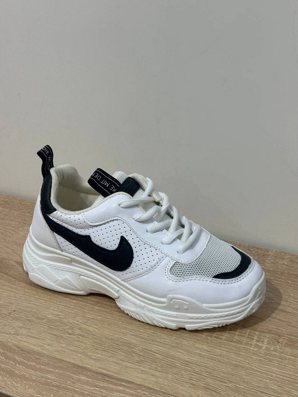 Кроссовки из эко кожи