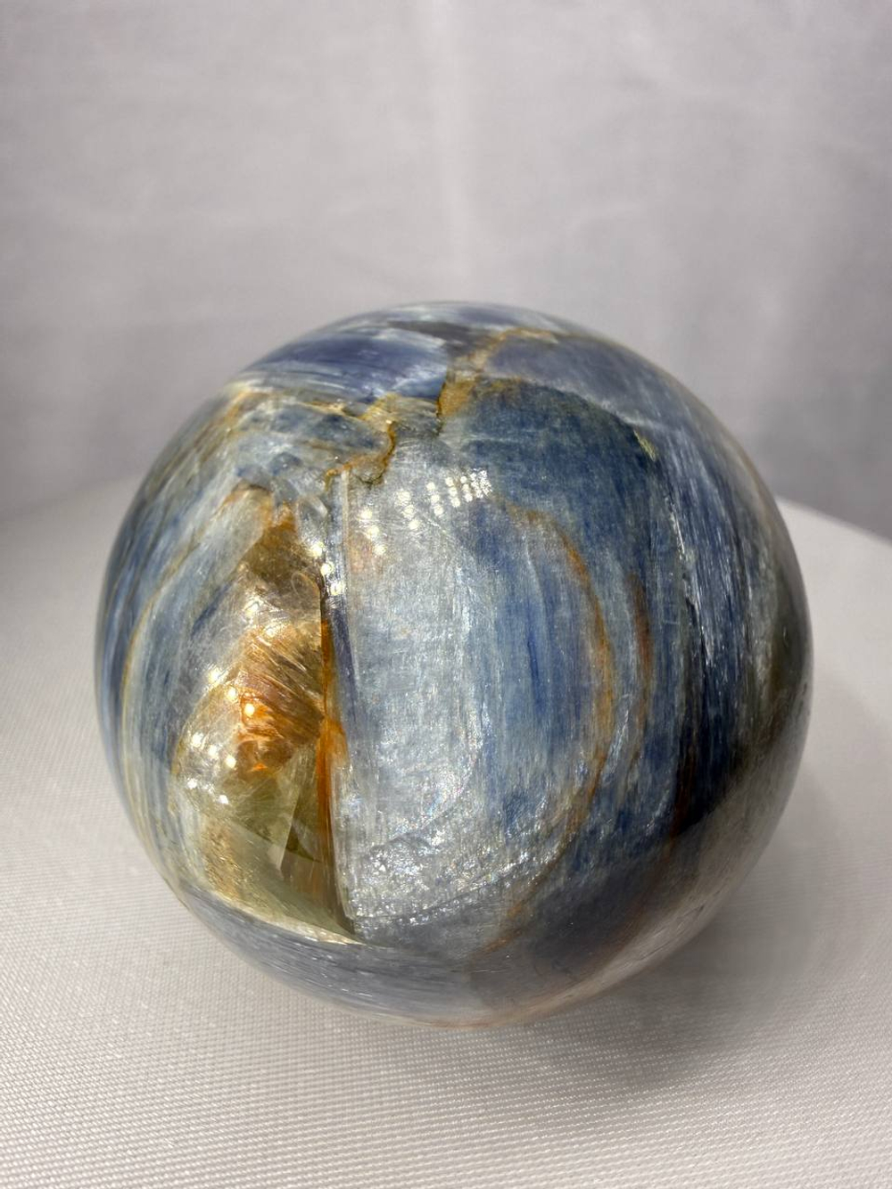 Кианит (Сфера)