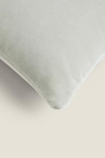 ZARA HOME БАРХАТНЫЙ ЧЕХОЛ ДЛЯ ДЕКОРАТИВНОЙ ПОДУШКИ, СВЕТЛО-СЕРЫЙ