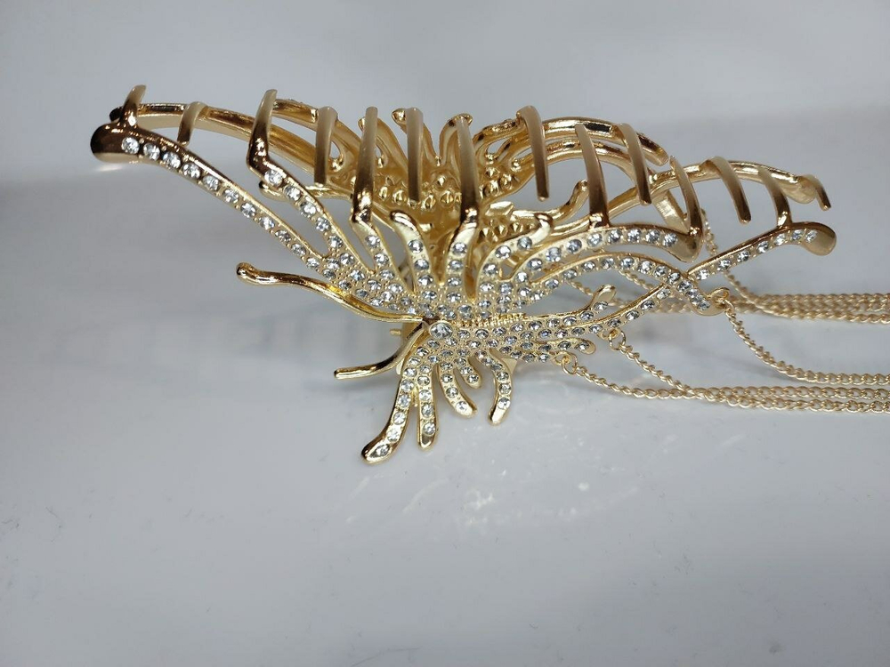 Заколка-краб для волос "Пушистая бабочка" со стразами. Цвет золото