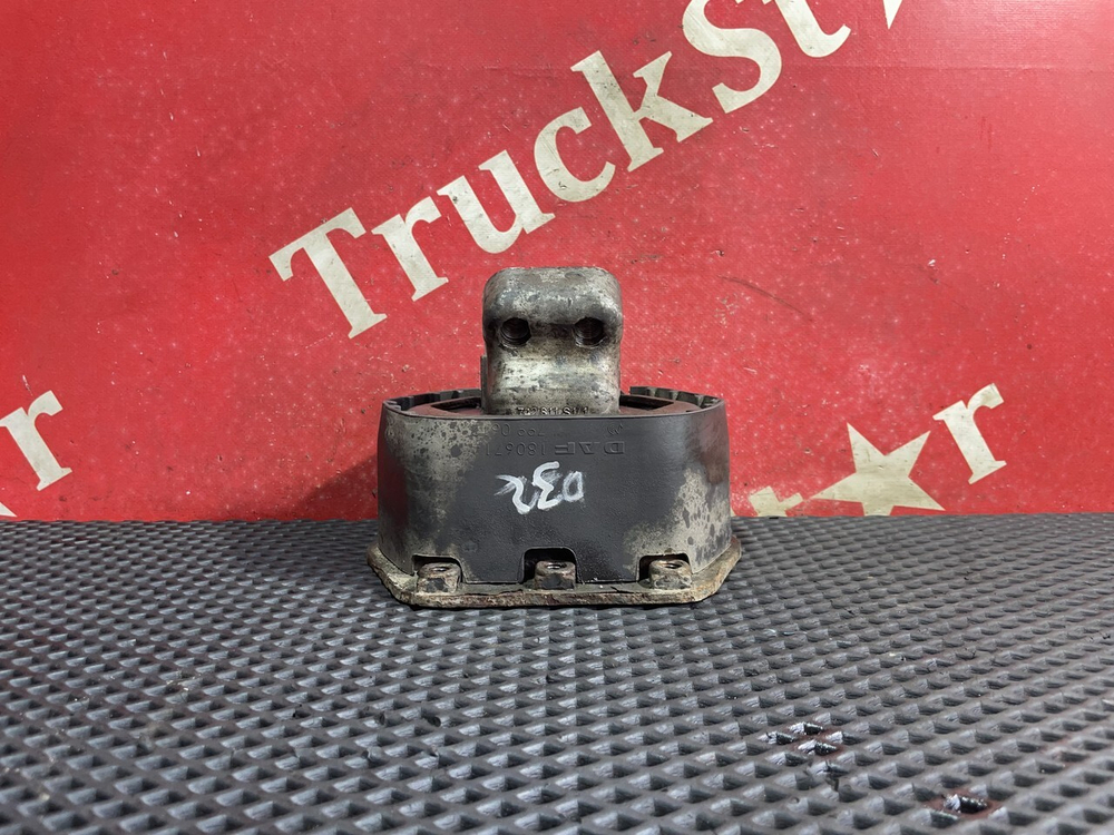 Подушка двигателя задняя