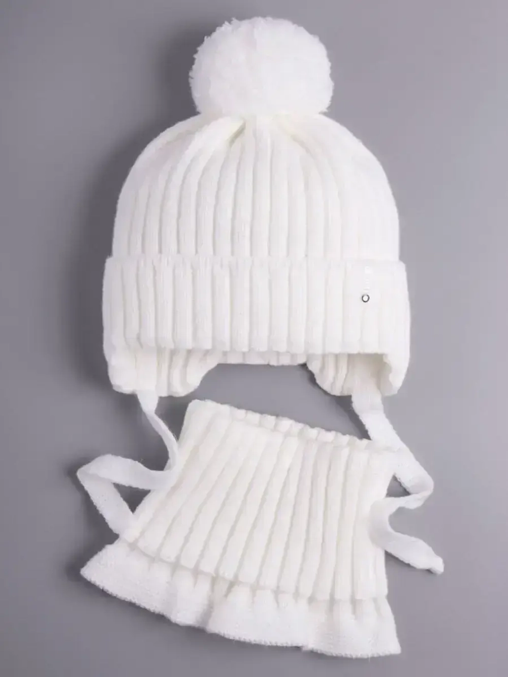 Шапка осенняя детская на завязках и снуд