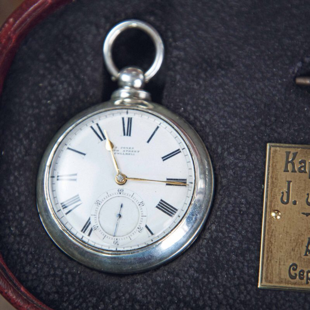 Антикварные карманные часы «J. JONES PWLLHELI»