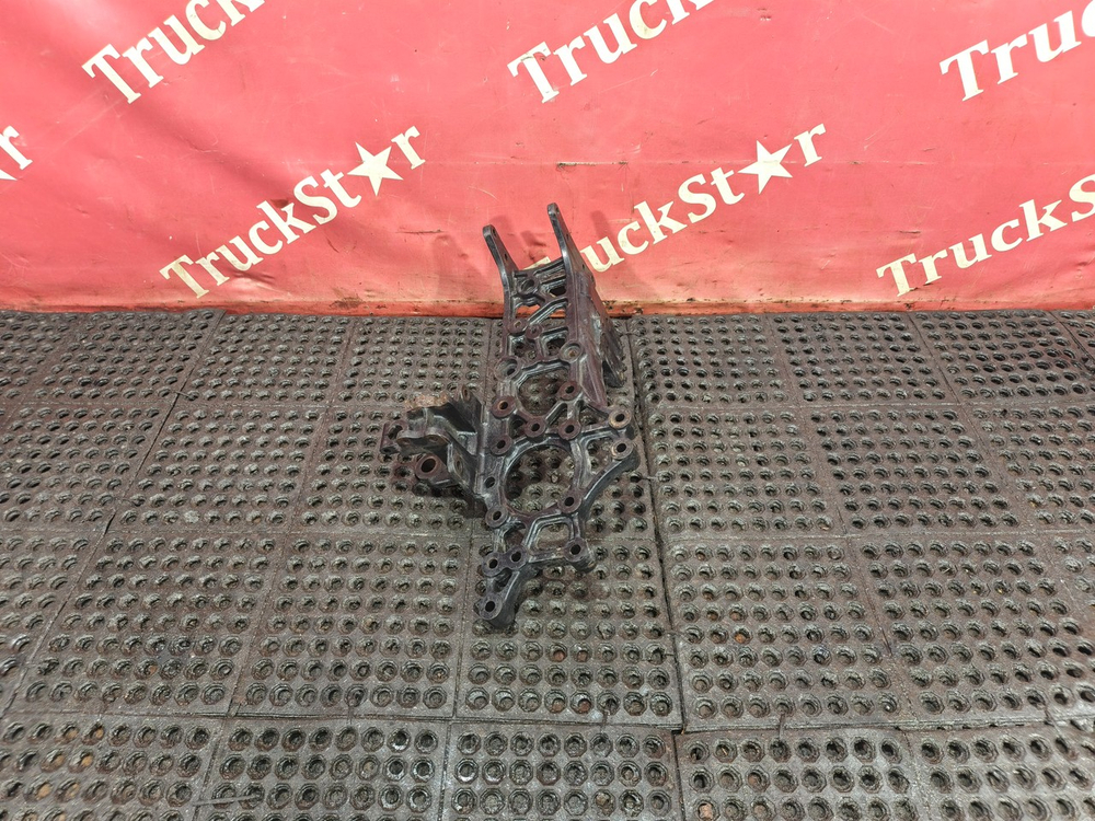 Кронштейн буксировочный правый 2023г