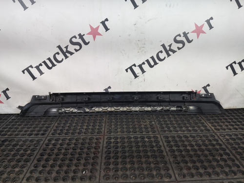 Решетка бампера 2023г