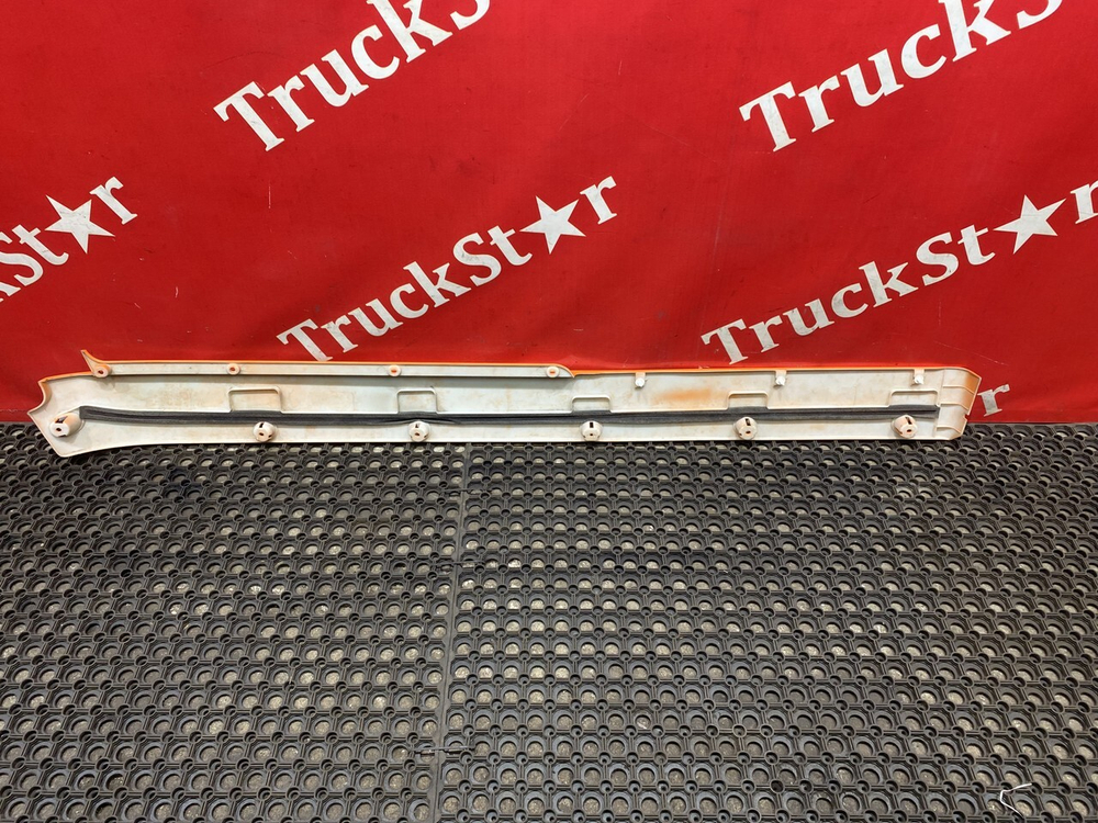 Молдинг кабины левый 2023г.