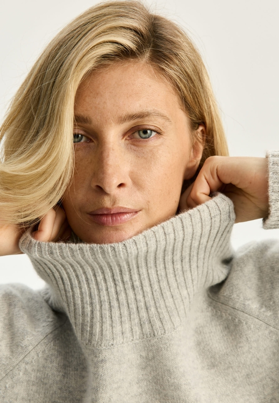 Свитер из кашемира с высоким воротом