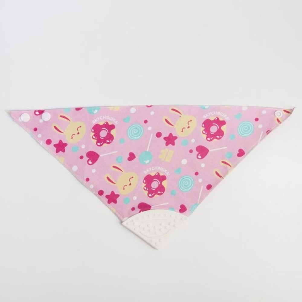 5112547 Нагрудник -бандана непромокаемый, с прорезывателем «Зайка» на кнопке