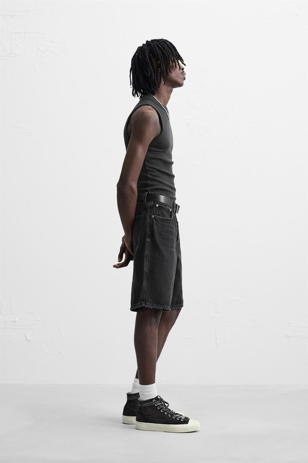 ZARA ДЖИНСОВЫЕ ШОРТЫ STRAIGHT-LEG, УГОЛЬНЫЙ