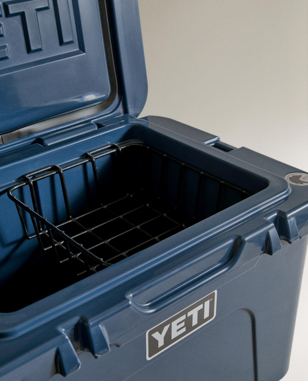 YETI Термобокс-холодильник переносной 27 л с жёстким корпусом