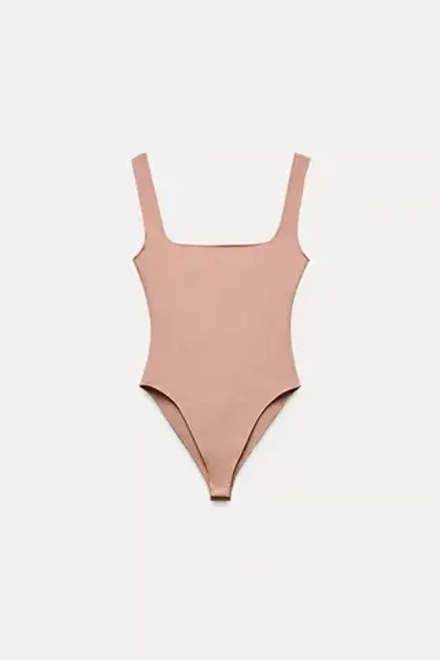 ZARA ЭЛАСТИЧНОЕ БОДИ С КВАДРАТНЫМ ВЫРЕЗОМ, ЦВЕТ РОЗОВОГО ДЕРЕВА