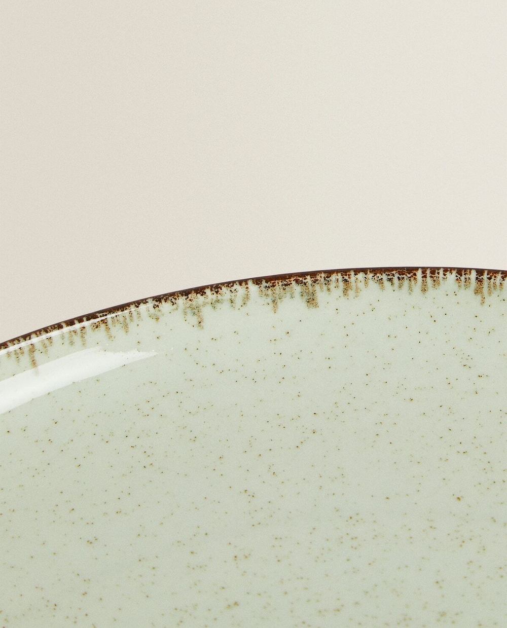 ZARA HOME ФАРФОРОВАЯ ОБЕДЕННАЯ ТАРЕЛКА С ОБОДКОМ ПОД СТАРИНУ, ЗЕЛЕНЫЙ