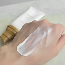 SKIN1004 Легкий солнцезащитный крем с центеллой азиатской Madagascar Centella Air-Fit Suncream Light SPF30 PA++++, 50 мл.