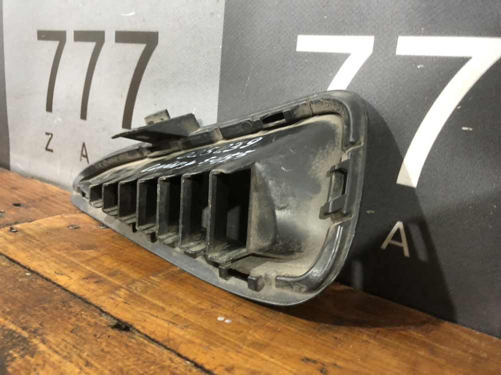 Решетка переднего бампера Toyota Camry (XV50) 14-18 Б/У Оригинал 5212733060