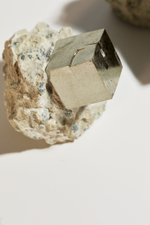 Пирит на породе M