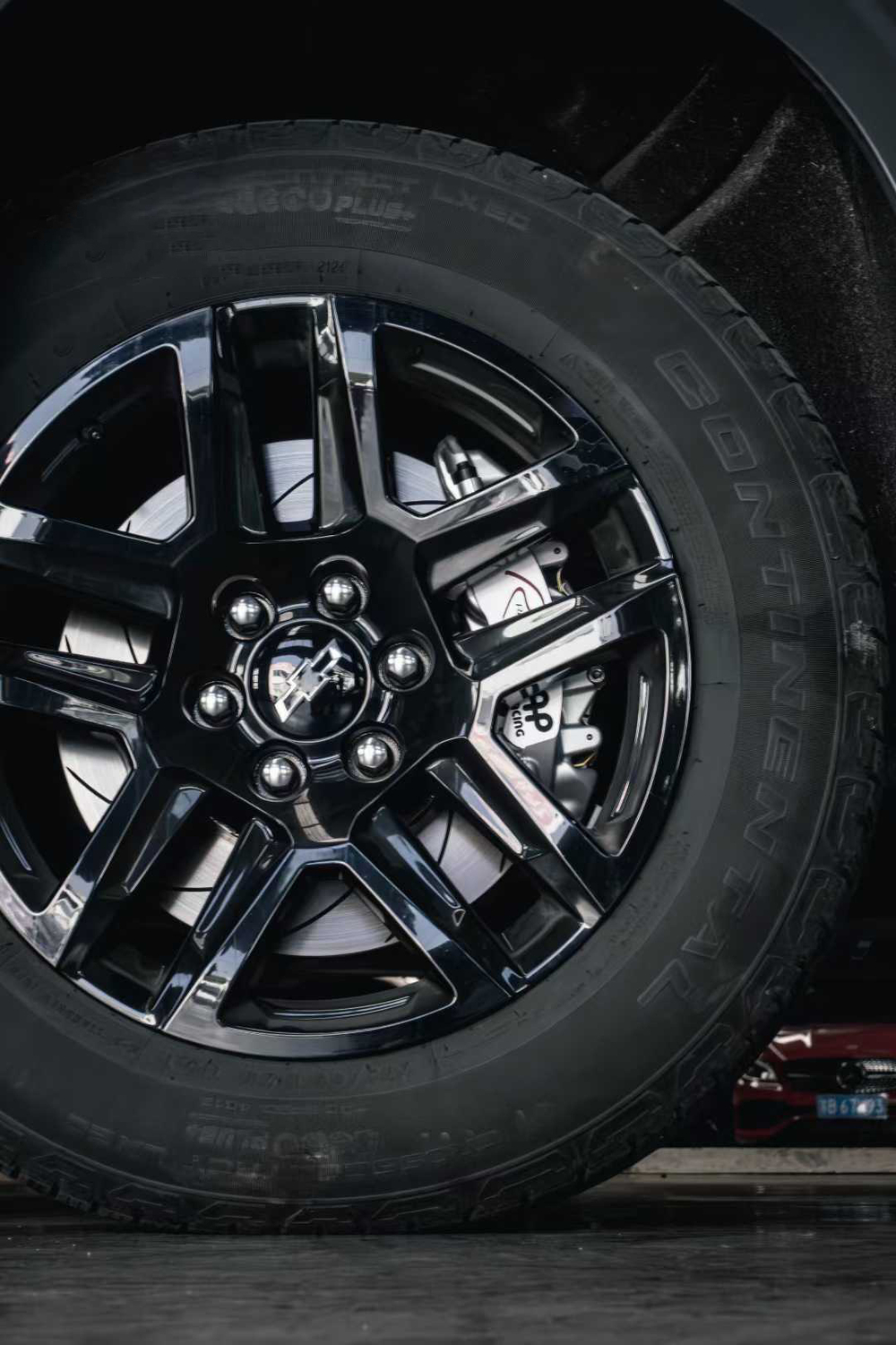 Замена заводских R20 тормозов на Усиленную тормозную систему AP Racing для Chevrolet Tahoe 2025+ Шевроле Тахо