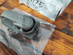 Ручка двери левая Nissan Note 1  05-13 Новая Оригинал 806709U000