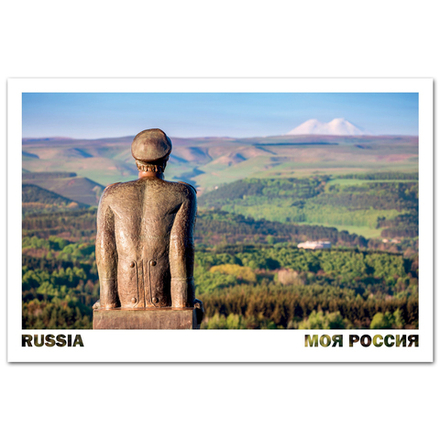 На горе Красное Солнышко. Памятник поэту Михаилу Лермонтову смотрит на гору Эльбрус. Кисловодск, Ставропольский край