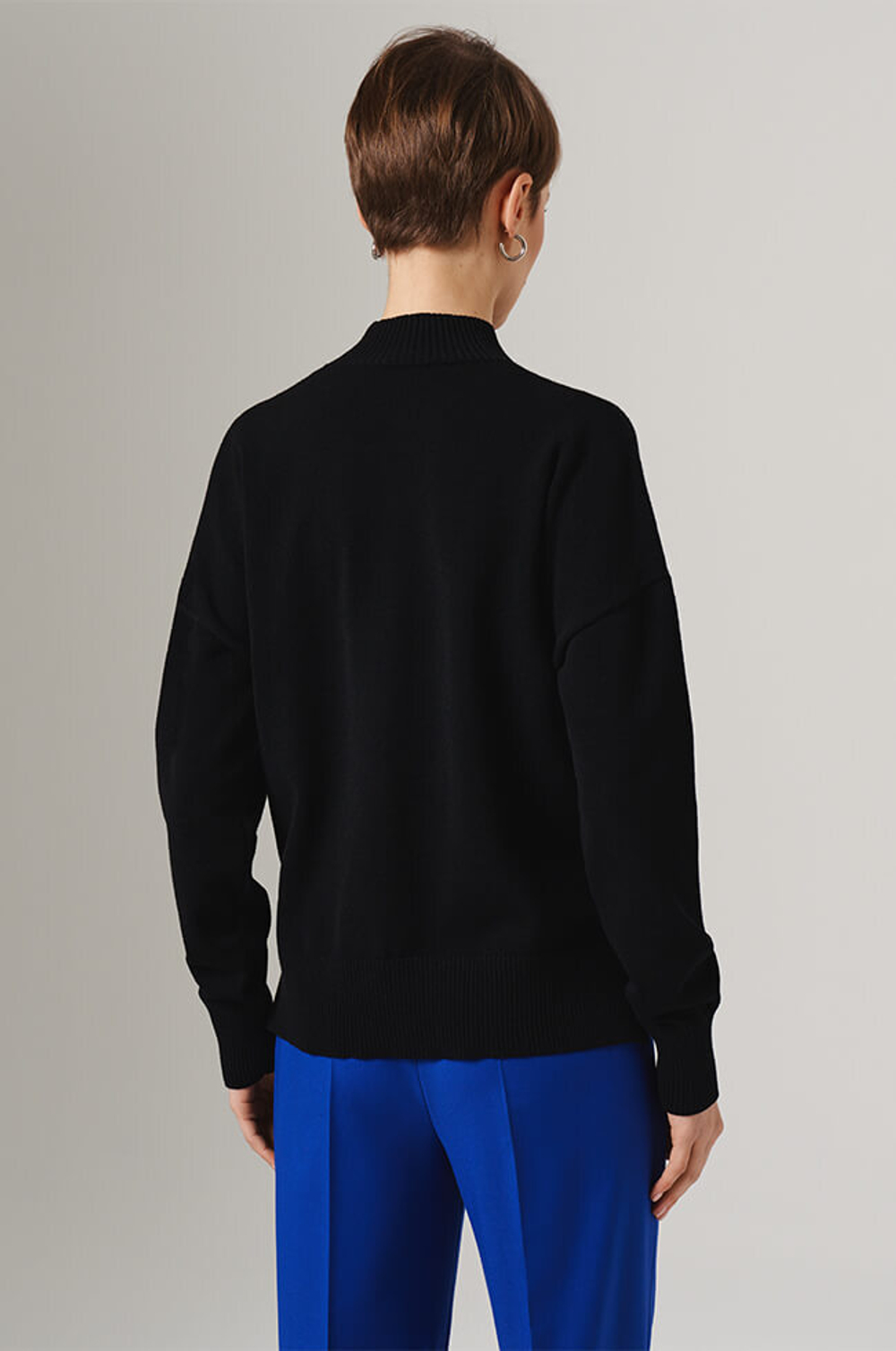 23129 Свитер женский (черный)