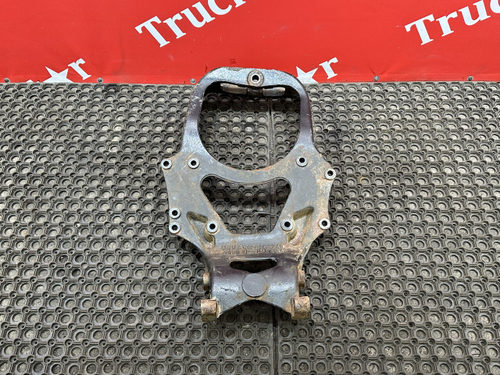 Кронштейн переднего амортизатора правый