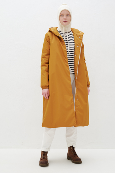 Зимнее пальто миди горчичного цвета