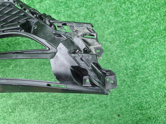 Решетка переднего бампера Genesis GV70 (2020-н.в.)