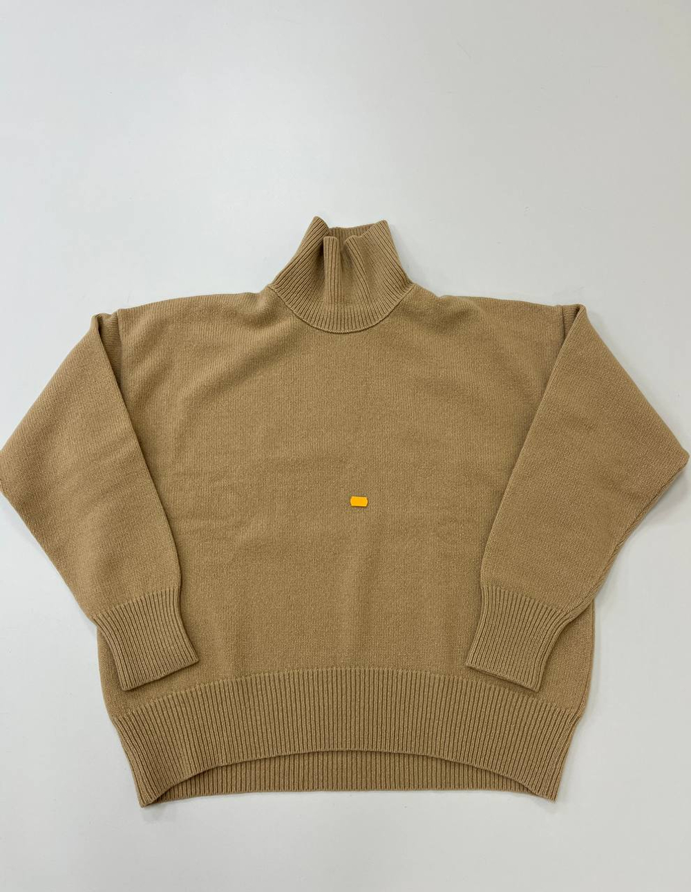 Дефект полотна, уплотнение нити. Джемпер Premium из мериноса и кашемира. С высоким воротом. Цвет кэмел. №33