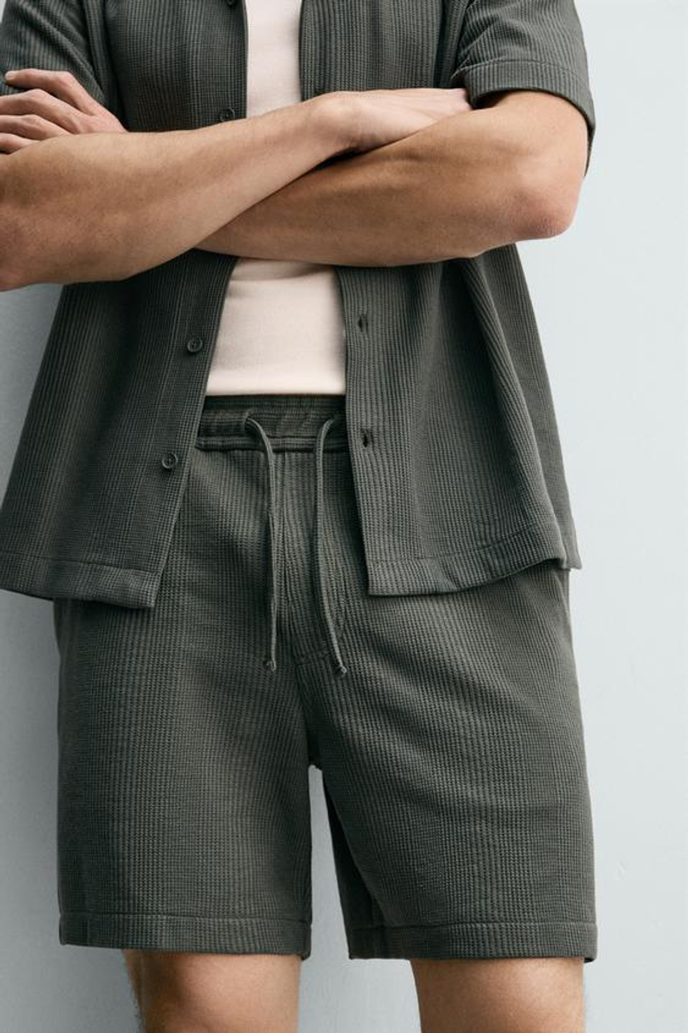ZARA ШОРТЫ RELAXED FIT ИЗ РЕЛЬЕФНОЙ ТКАНИ, ХАКИ