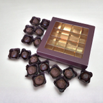 Коробка для конфет ПРЕМИУМ с большим окном 180*180*45 см (16) (шоколад/золото)