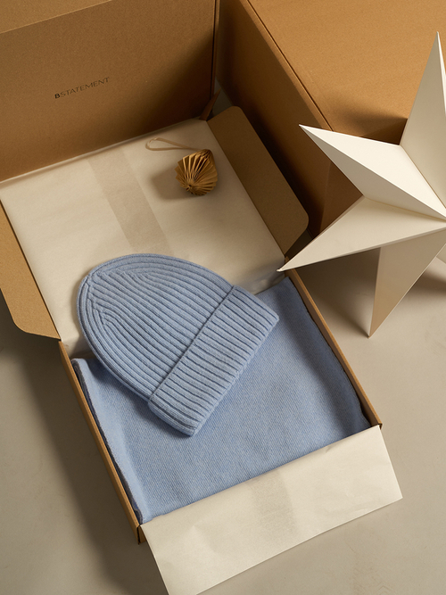 Шапка в рубчик с подворотом