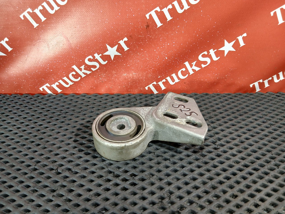 Кронштейн интеркулера