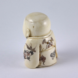 Нэцкэ Мальчик Карако в кимоно