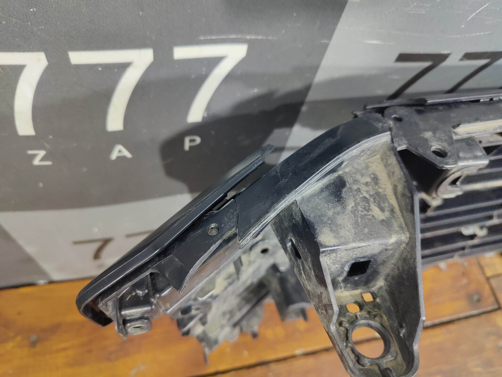 Решетка радиатора Toyota Land Cruiser 300 Б/У Оригинал 5310160G90