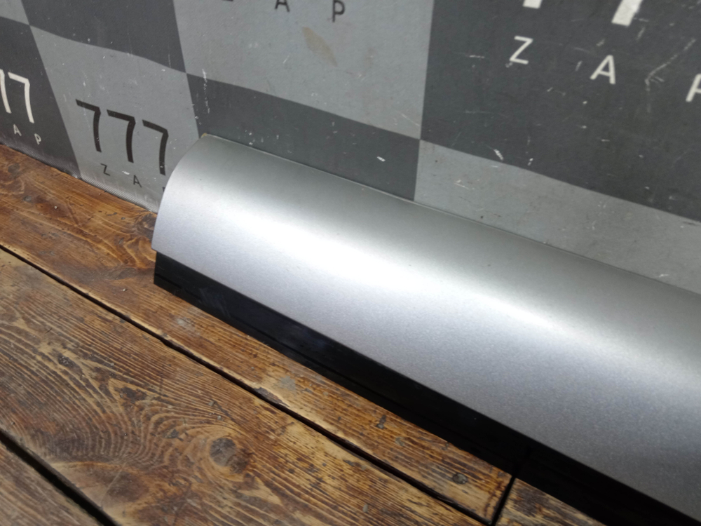 Накладка двери передней правой Genesis GV70 20-нв Б/У Оригинал 87722AR010