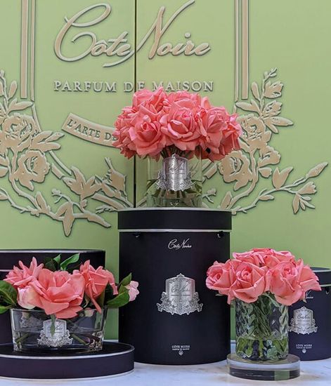 Букет коралловых роз в прозрачной вазе "ёлочка", Cote Noire