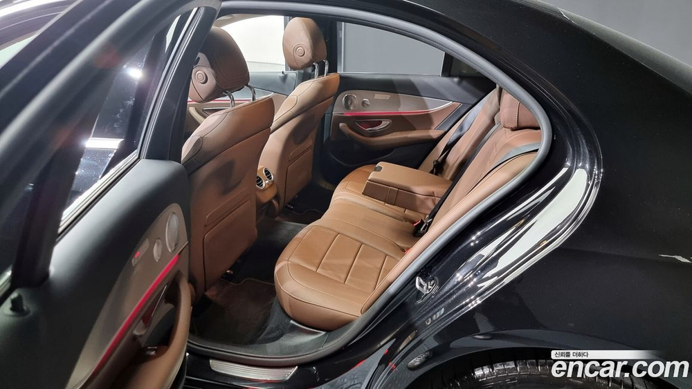 Mercedes-Benz E-Class W213 E300 4MATIC AMG Line (06.2020)