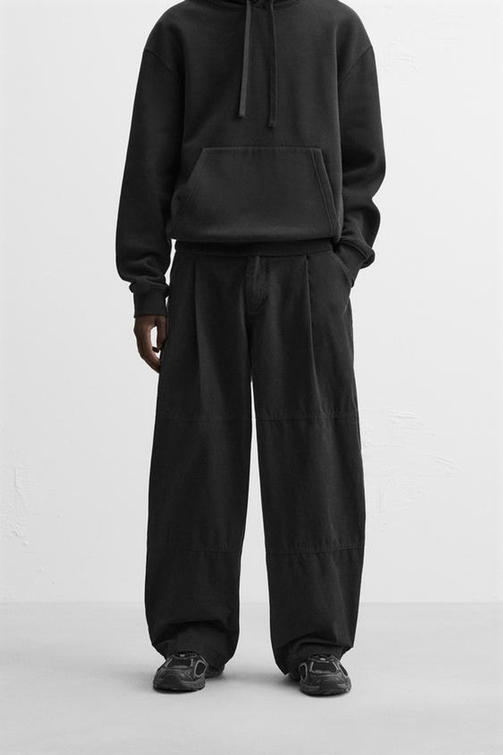 ZARA БРЮКИ СВОБОДНОГО КРОЯ СО СКЛАДКАМИ, ЧЕРНЫЙ