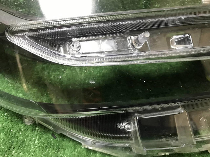 Стекло фары правое Toyota Alphard 3 (2017-2023)
