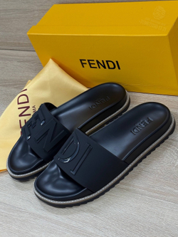 Шлепанцы/Тапочки Fendi