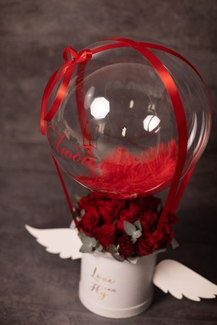 Впечатляющая композиция "Любимой" из красных роз премиум сорта с шаром бабблс от Флора Маркет