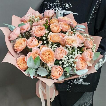 Букет из 7 кустовых пионовидных роз "Julieta"